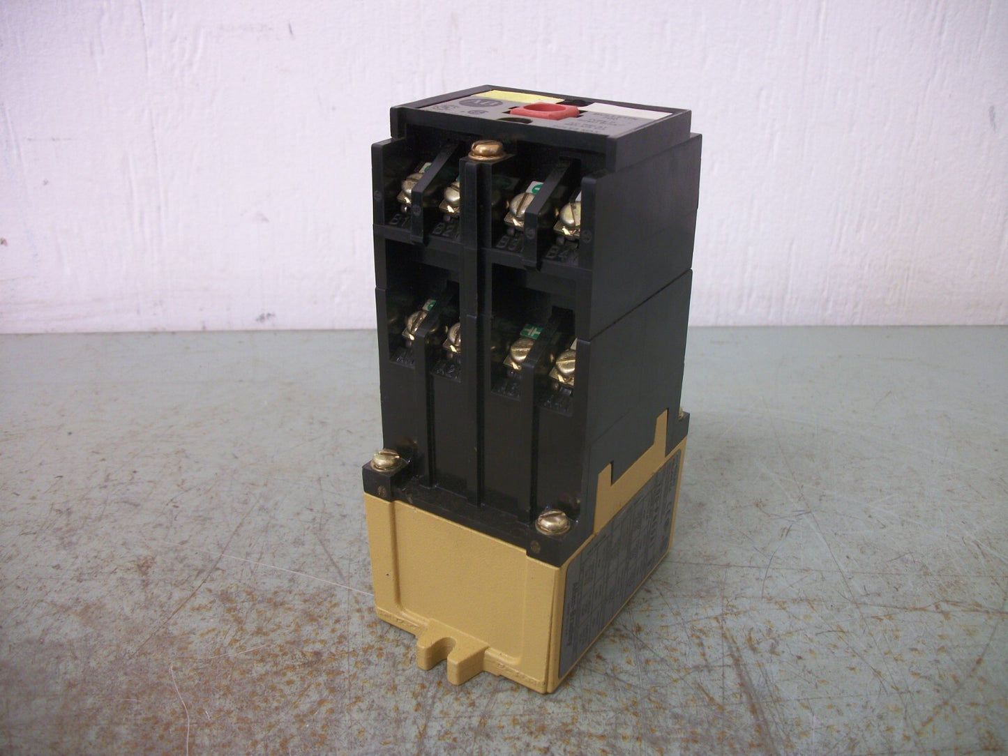 ALLEN-BRADLEY 8N.O. AC CONTROL RELAY 700-P800A1 120VCOIL