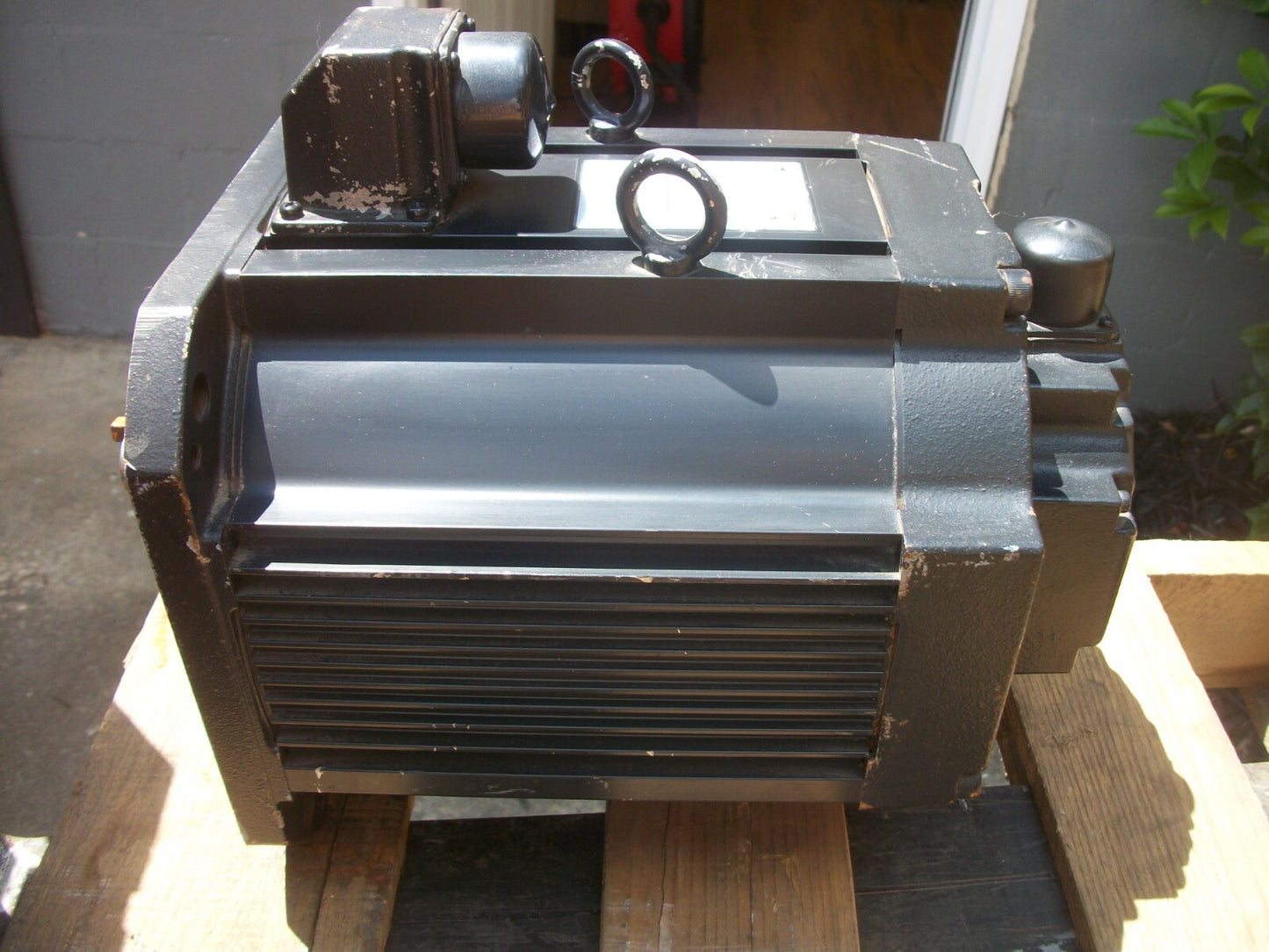 YASKAWA 4.0KW AC SERVO MOTOR USADED-40YRW11 2000RPM 23.2AMP NOB