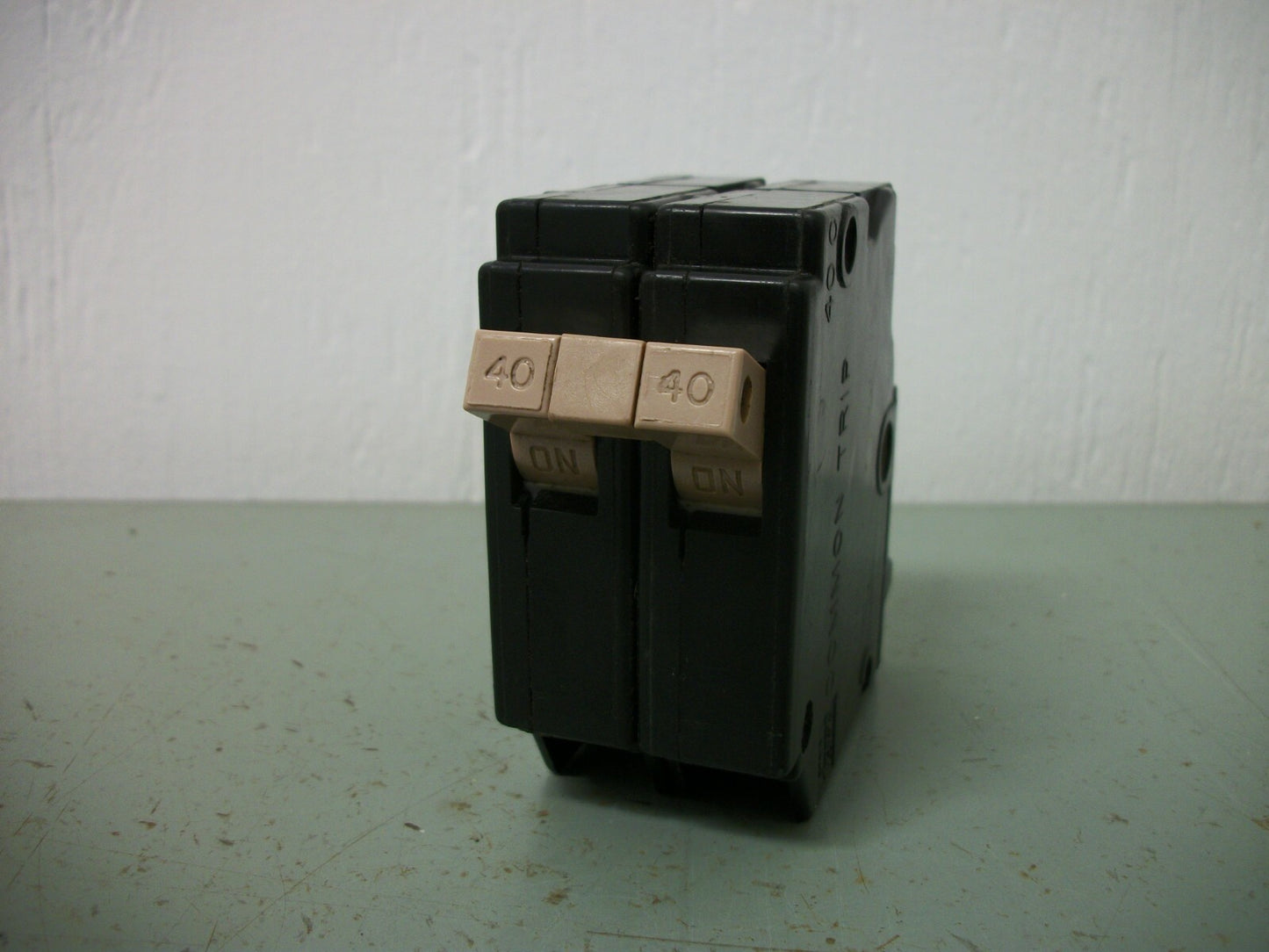 CUTLER-HAMMER CH CIRCUIT BREAKER CH240 40AMP 240VOLT 2POLE