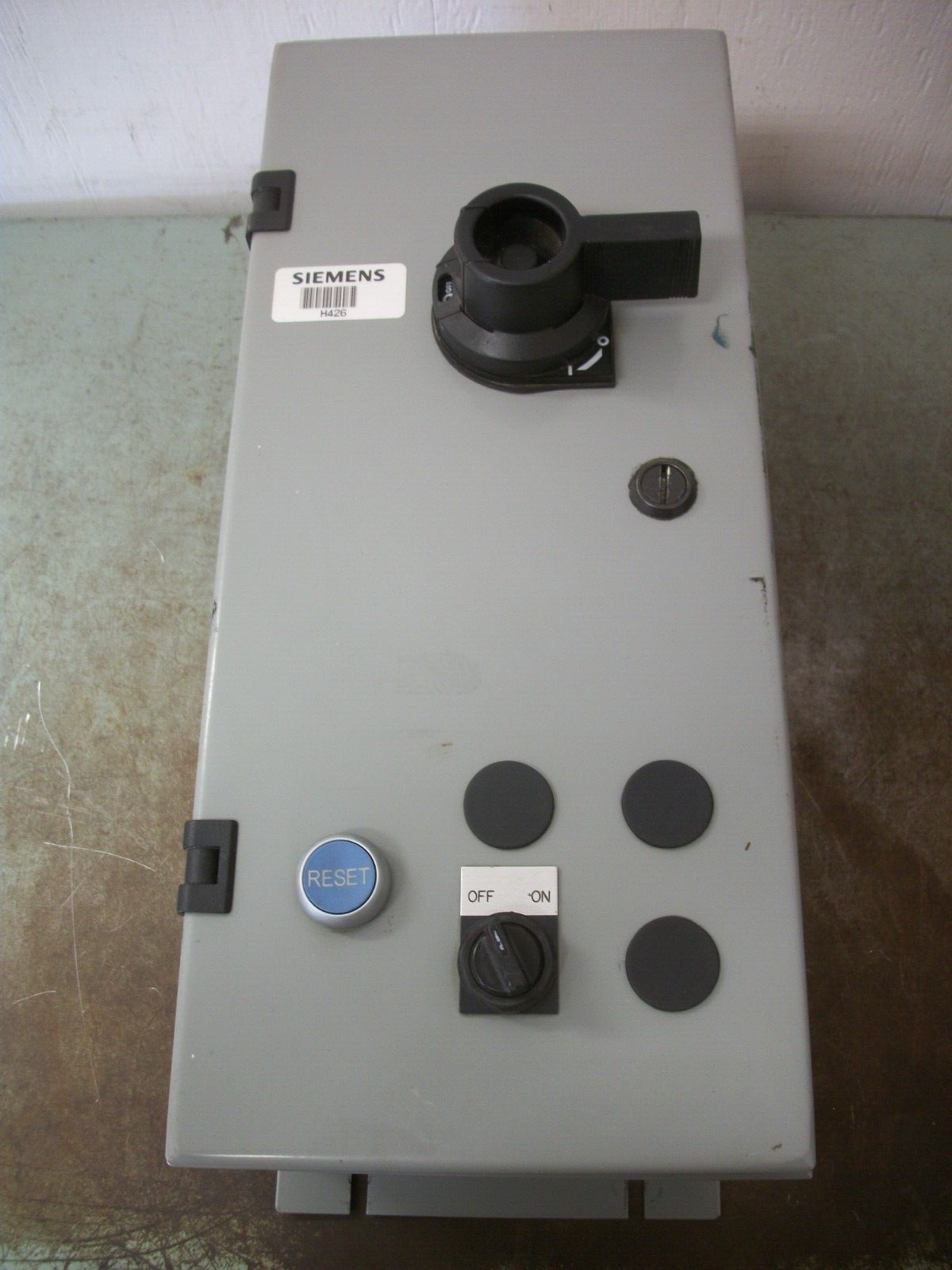 ALLEN-BRADLEY STARTER COMBO TYPE 12 100-C16*10 120VCOIL 30AMP FUSIBLE