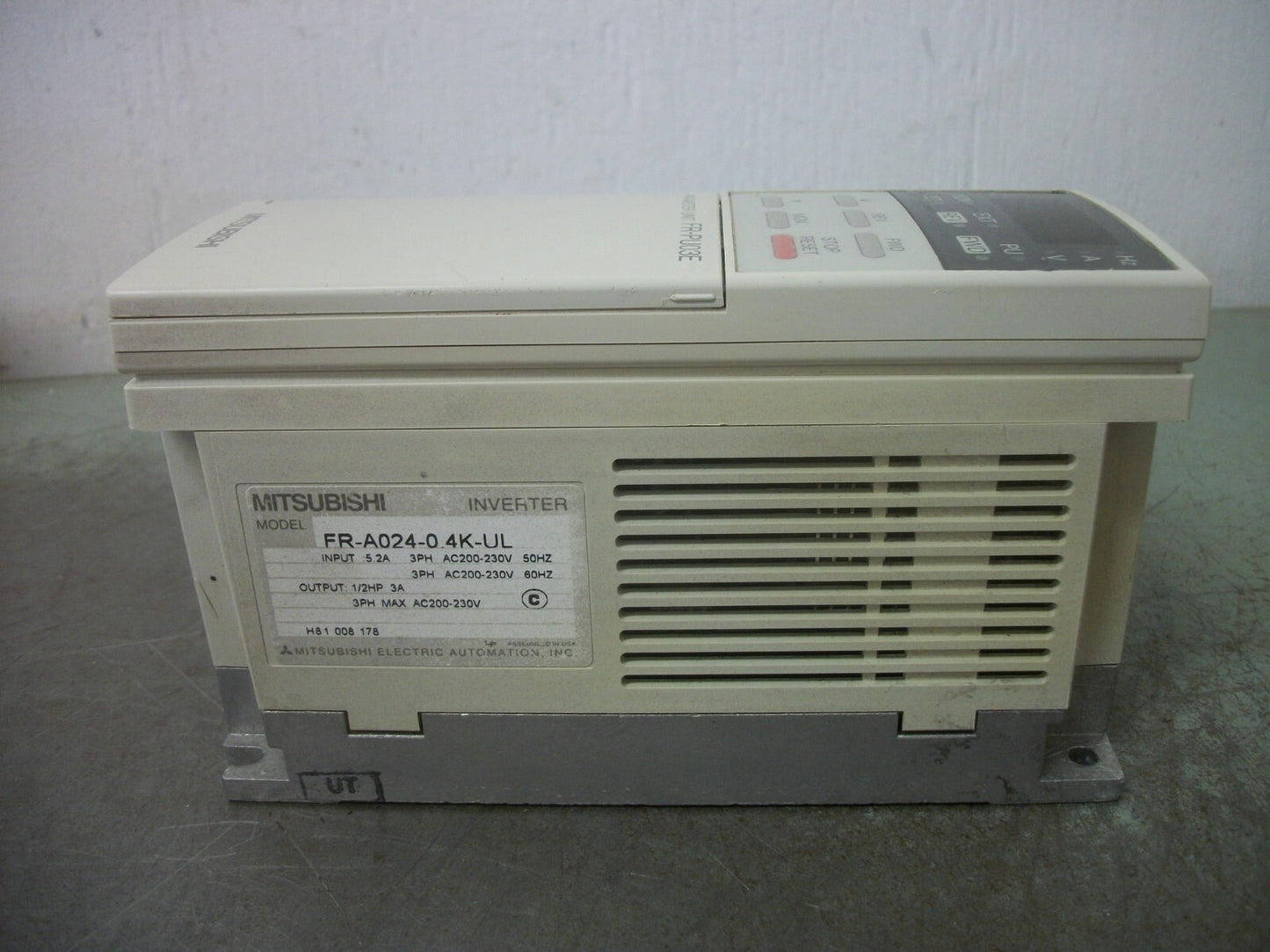 MITSUBISHI FREQROL-A024 1/2HP INVERTER DRIVE FR-A024-0.4K-UL 230VOLT 3PH 3AMP