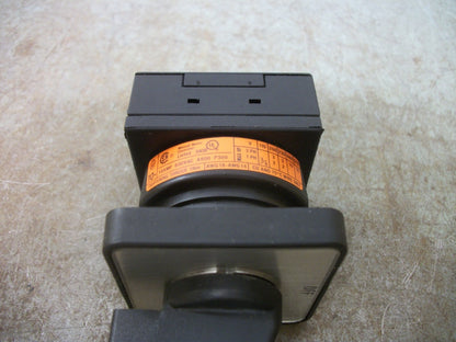 KLOCKNER-MOELLER 2-POSITION MAINTAINED SELECTOR SWITCH 1-15401/E