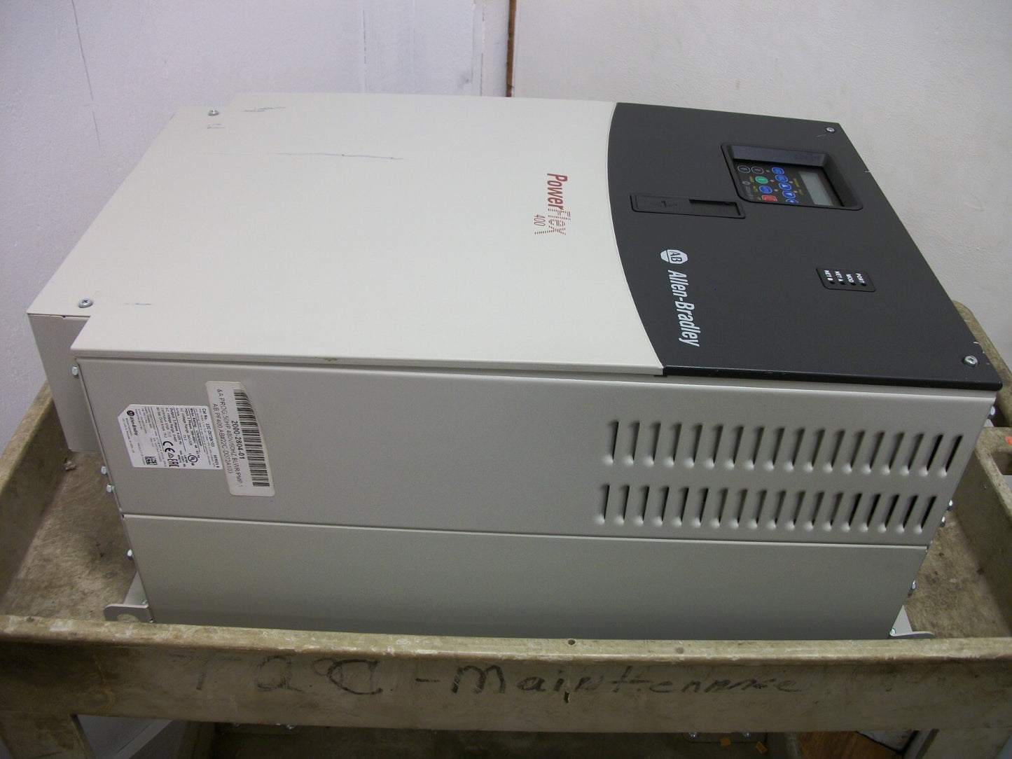 ALLEN-BRADLEY POWERFLEX 400 50HP AC DRIVE 22C-D072A103 3PH 460VOLT DENTED
