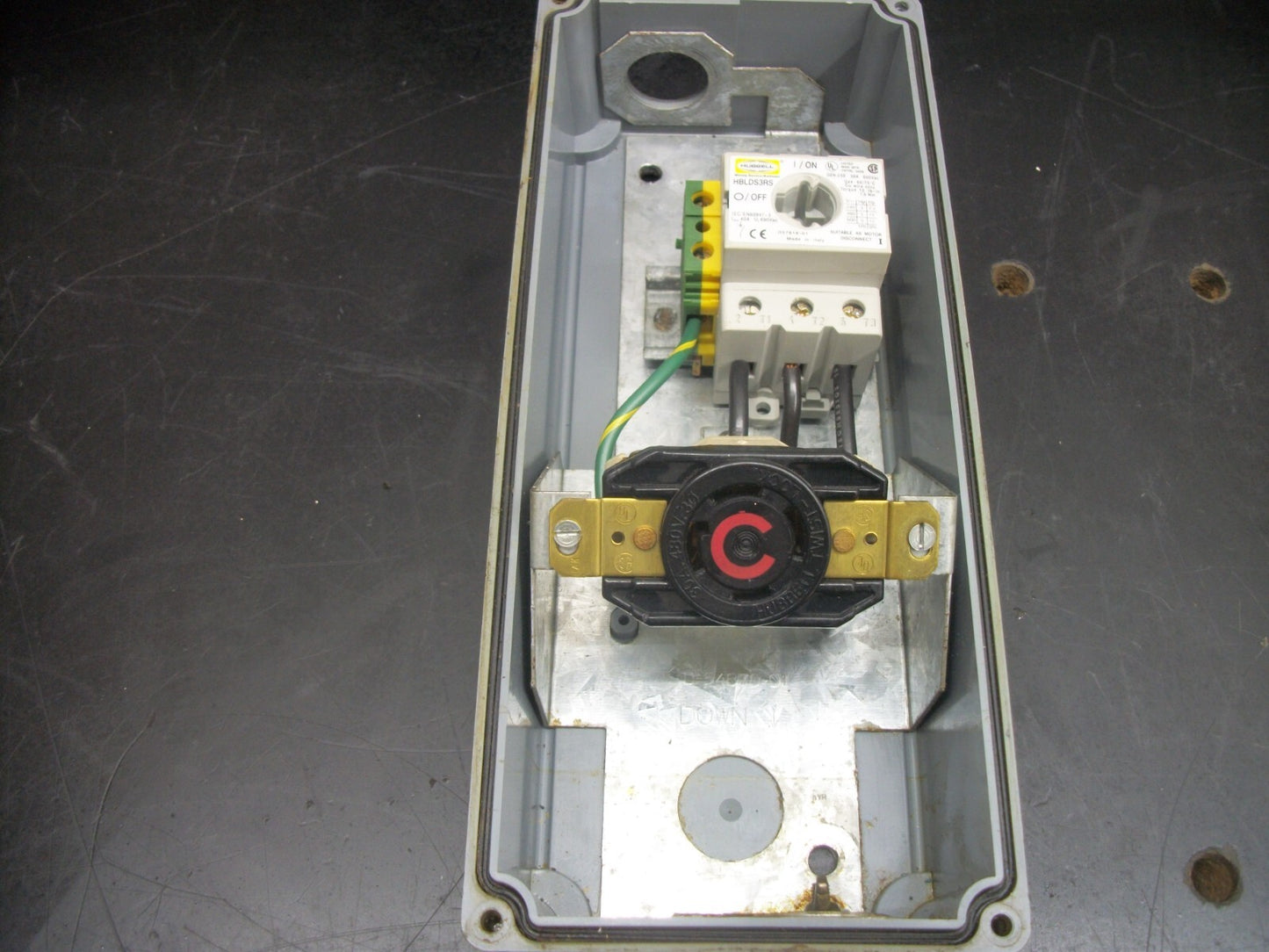 HUBBELL TWIST-LOCK DISCONNECT 3R,12K SE TL3 30AMP 600VOLT 3POLE NON-FUSIBLE