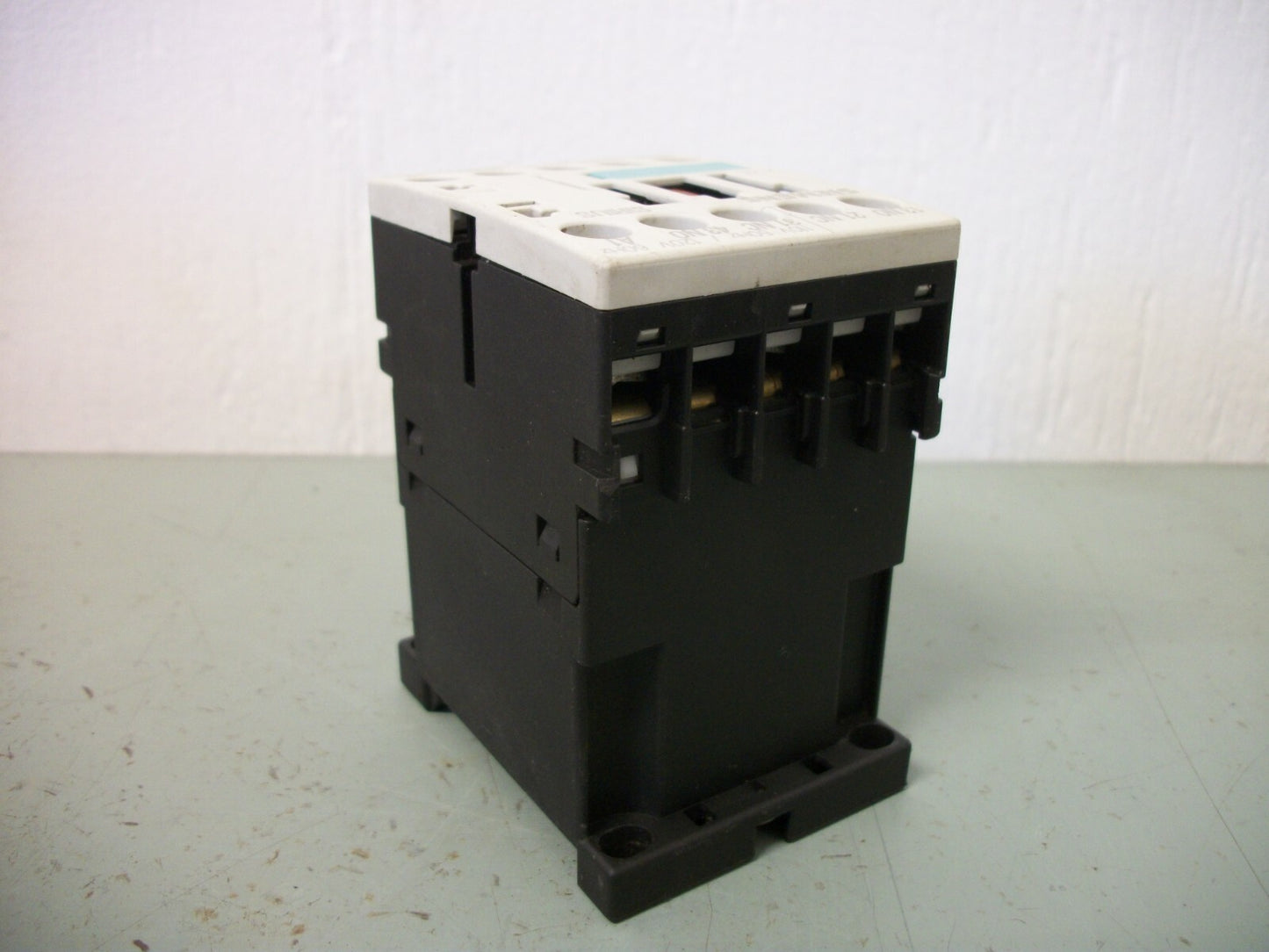 SIEMENS AUXILIARY CONTACTOR 3RH1122-1AK60 120VCOIL 10AMP 600VOLT
