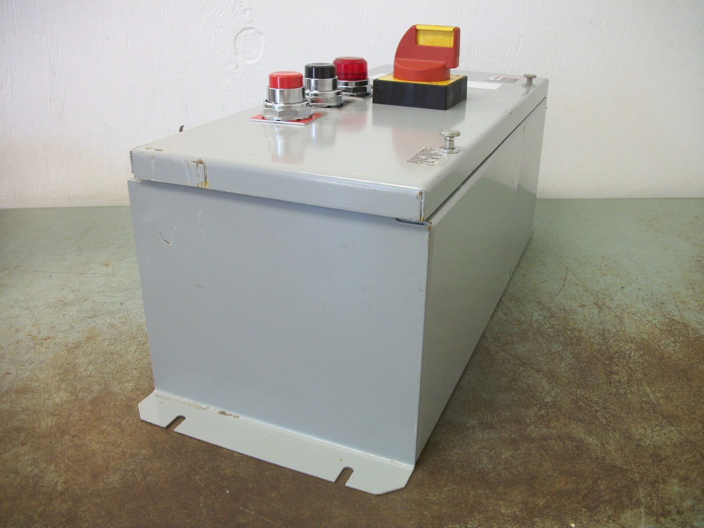 CUTLER-HAMMER ENCL CONTACTOR TYPE 12 XTCE012B10 120VCOIL 3PH 600V 10HP NOB