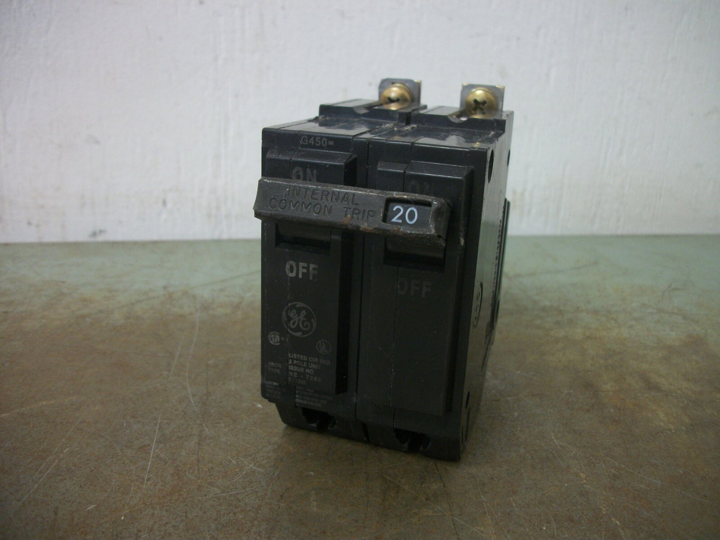 GE THQB CIRCUIT BREAKER THQB2120 20AMP 240VOLT 2POLE OLD