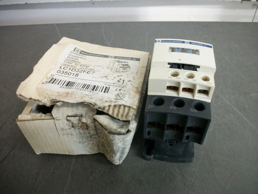 TELEMECANIQUE CONTACTOR LC1D32FE7 50AMP 115VCOIL 3PH 600V 25HP NIB