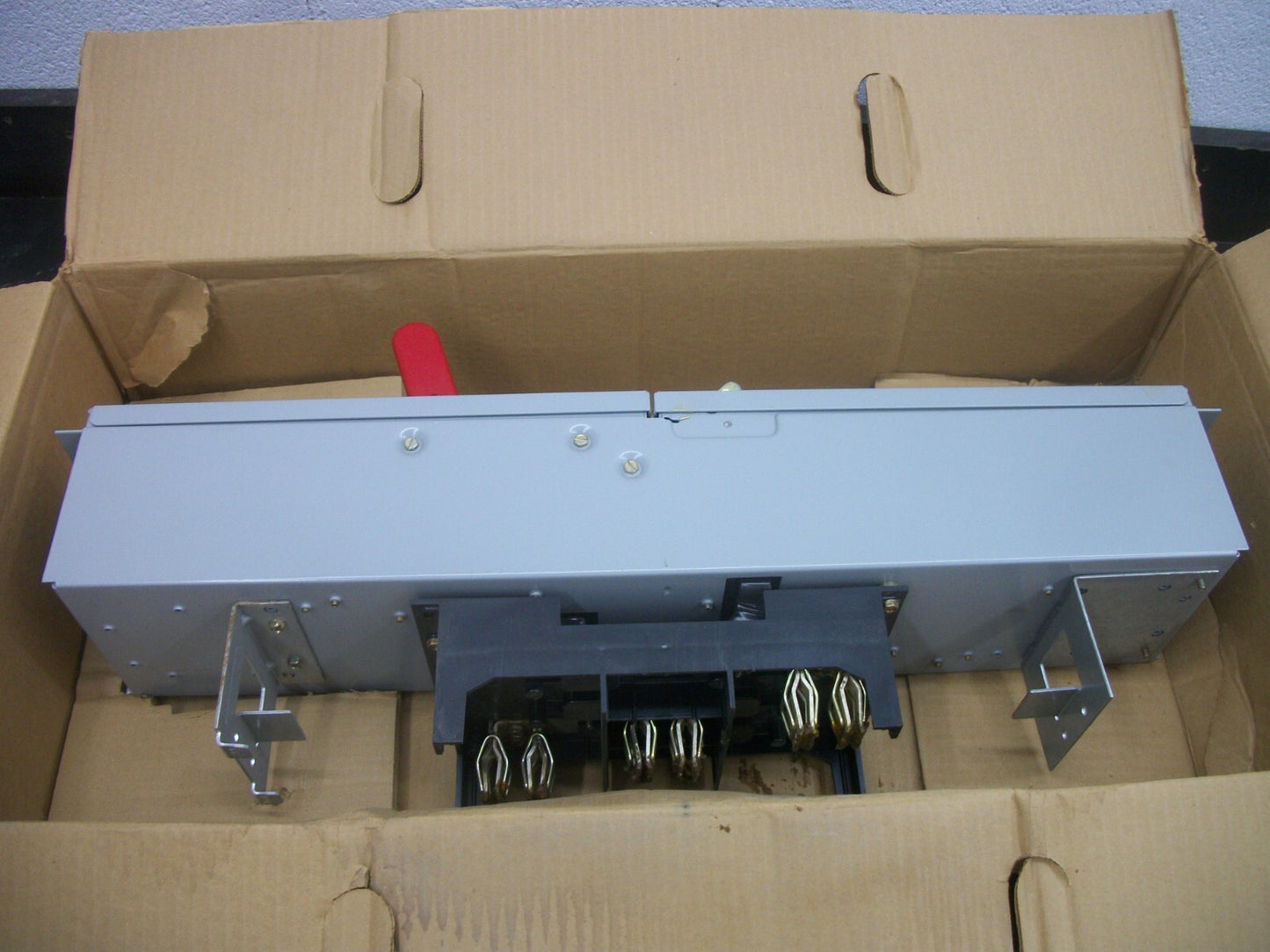 GE SPECTRA FUSIBLE BRANCH SWITCH ADS32030HD 30AMP 240VOLT 3POLE NIB