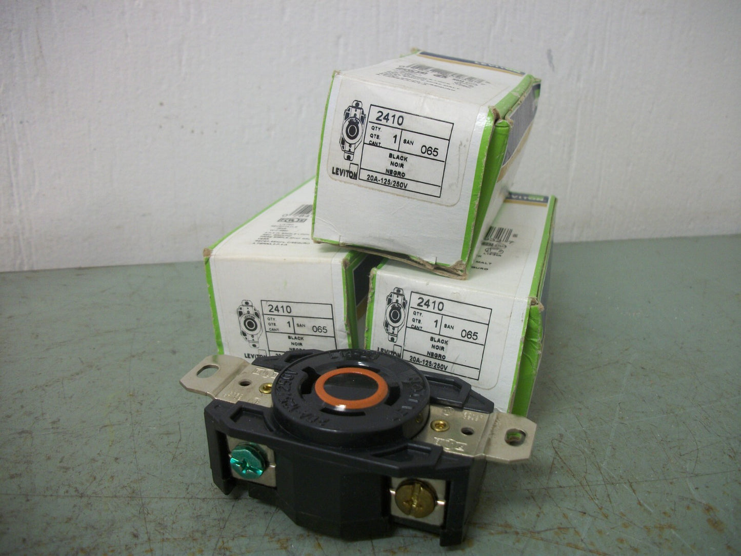 LEVITON LOT OF 3 SINGLE LOCK RECEPTACLES 2410 20AMP 125/250VOLT 3P 4W NIB