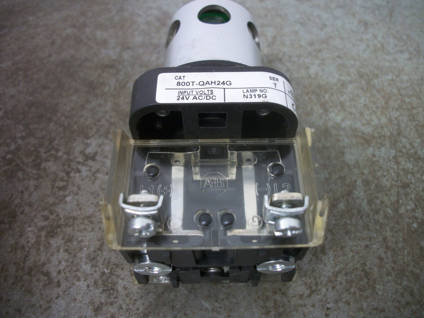 ALLEN-BRADLEY GREEN ILLUM MOMENTARY PUSHBUTTON 800T-QAH24G 24V