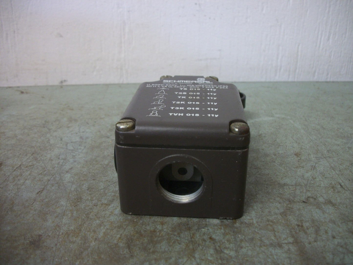 SCHMERSAL HEAVY DUTY LIMIT SWITCH T3K015-11Y NOB