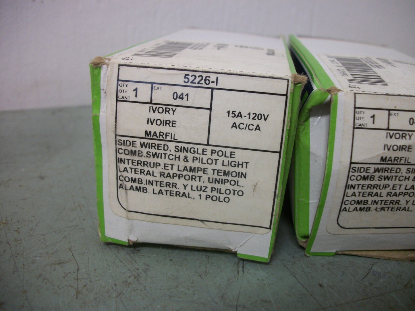 LEVITON LOT OF 2 IVORY 1POLE COMBO SWITCH PILOT LIGHT 5226-I 15AMP 120VOLT NIB