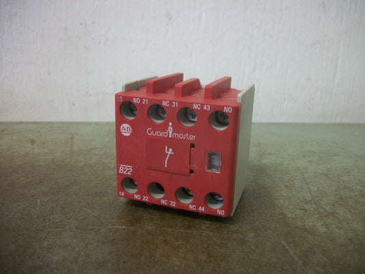 ALLEN-BRADLEY GUARDMASTER 2N.O. 2N.C. AUXILIARY CONTACT BLOCK 100S-F