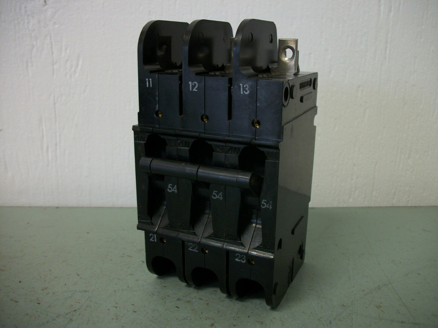 HEINEMANN CF3-233-1 CIRCUIT BREAKER CF3-G8-AB 54AMP 480VOLT 3POLE NOB