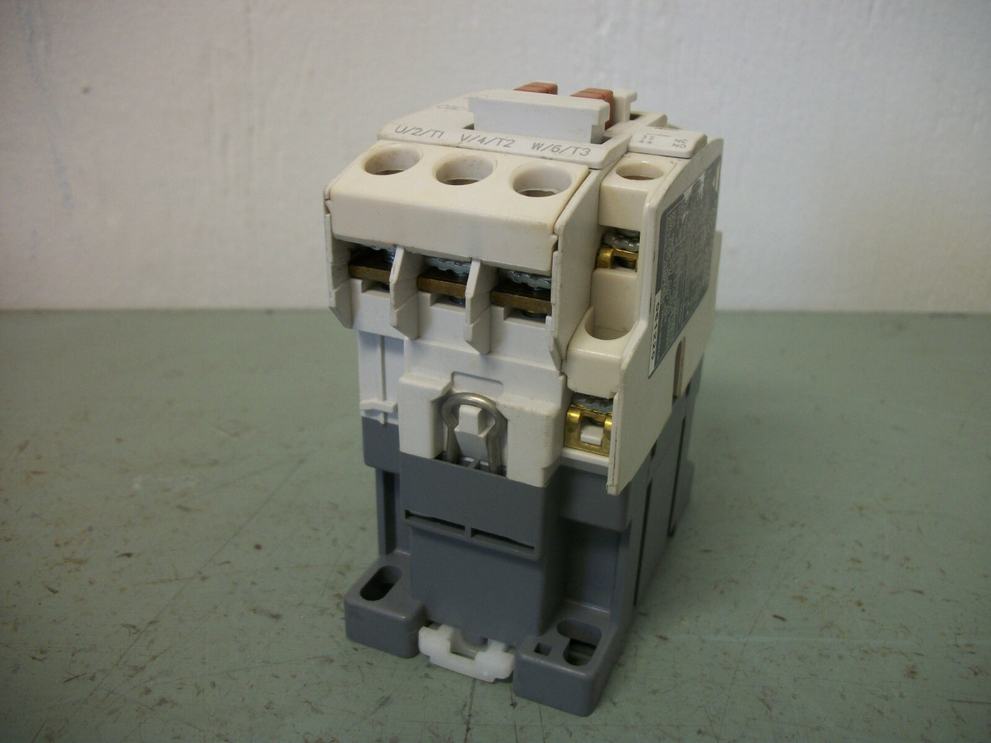 CARLO GAVAZZI CONTACTOR CGC-22A(D) 32AMP 24VCOIL 3PH 600V 15HP