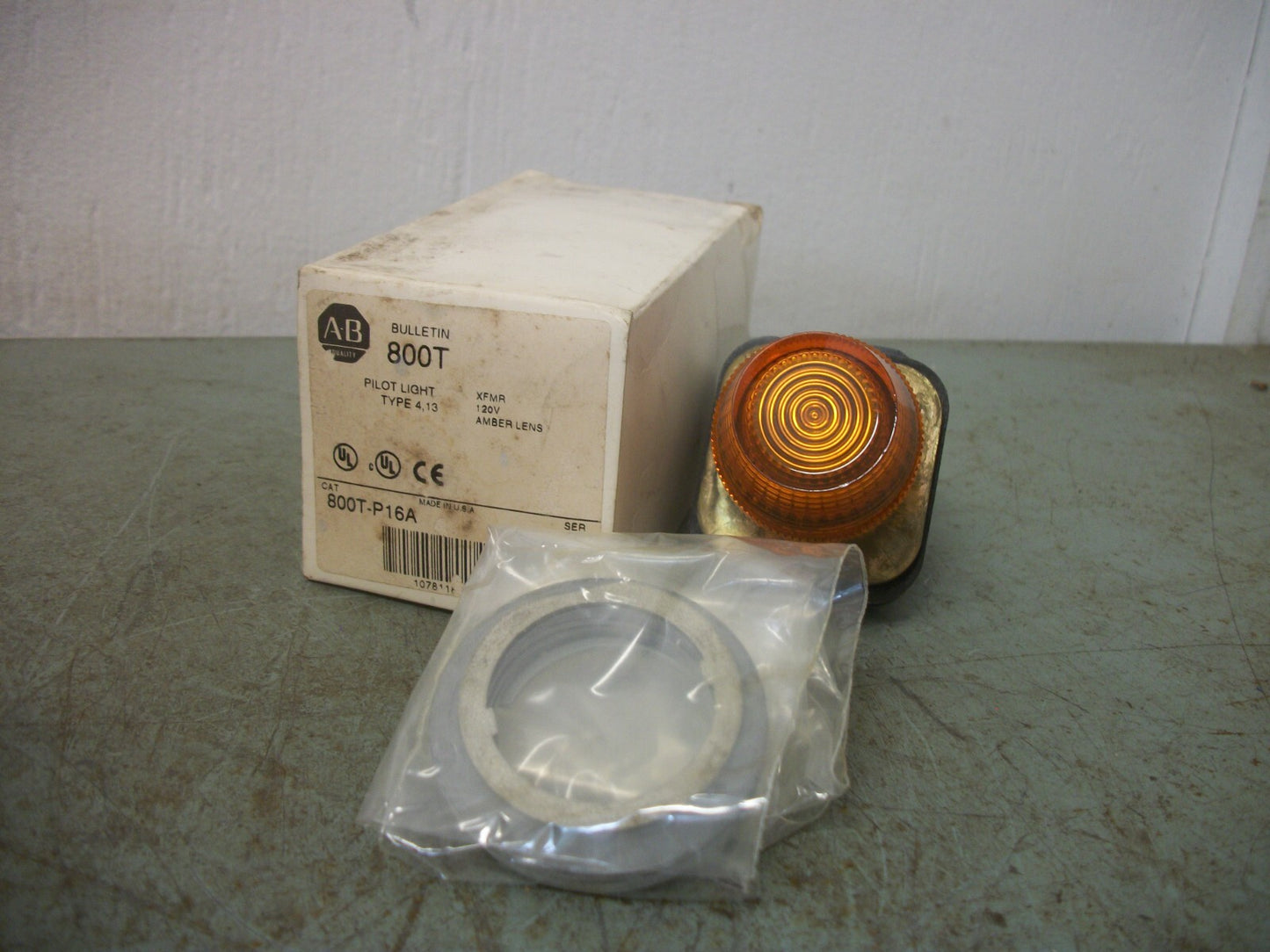 ALLEN-BRADLEY AMBER PILOT INDICATOR LIGHT 800T-P16A 120VOLT NIB