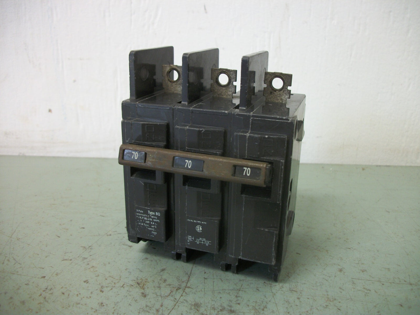 SIEMENS BQ CIRCUIT BREAKER BQ3B070 70AMP 240VOLT 3POLE CHIPPED
