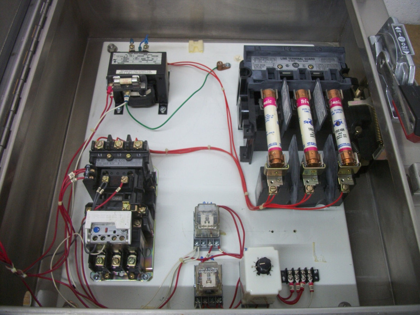 ALLEN-BRADLEY S.S. STARTER COMBO 4X,12 SIZE 0 509-AOD-A2F 120VCOIL 30AMP FUSIBLE