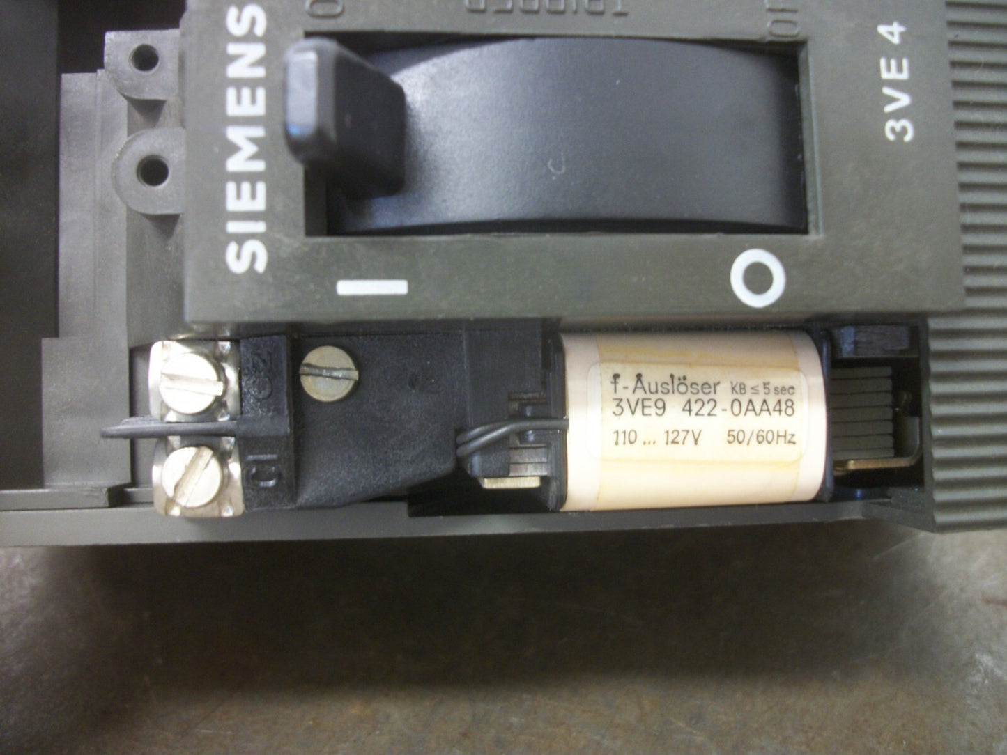 SIEMENS 3VE4 CIRCUIT BREAKER 3VE4200-0CQ00 22-32AMP 600VOLT 3POLE W/SHUNT