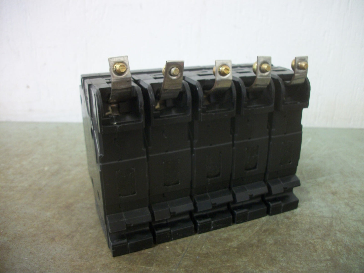 SQUARE D LOT OF 5 EHB CIRCUIT BREAKERS EHB14020 20AMP 480VOLT 1POLE