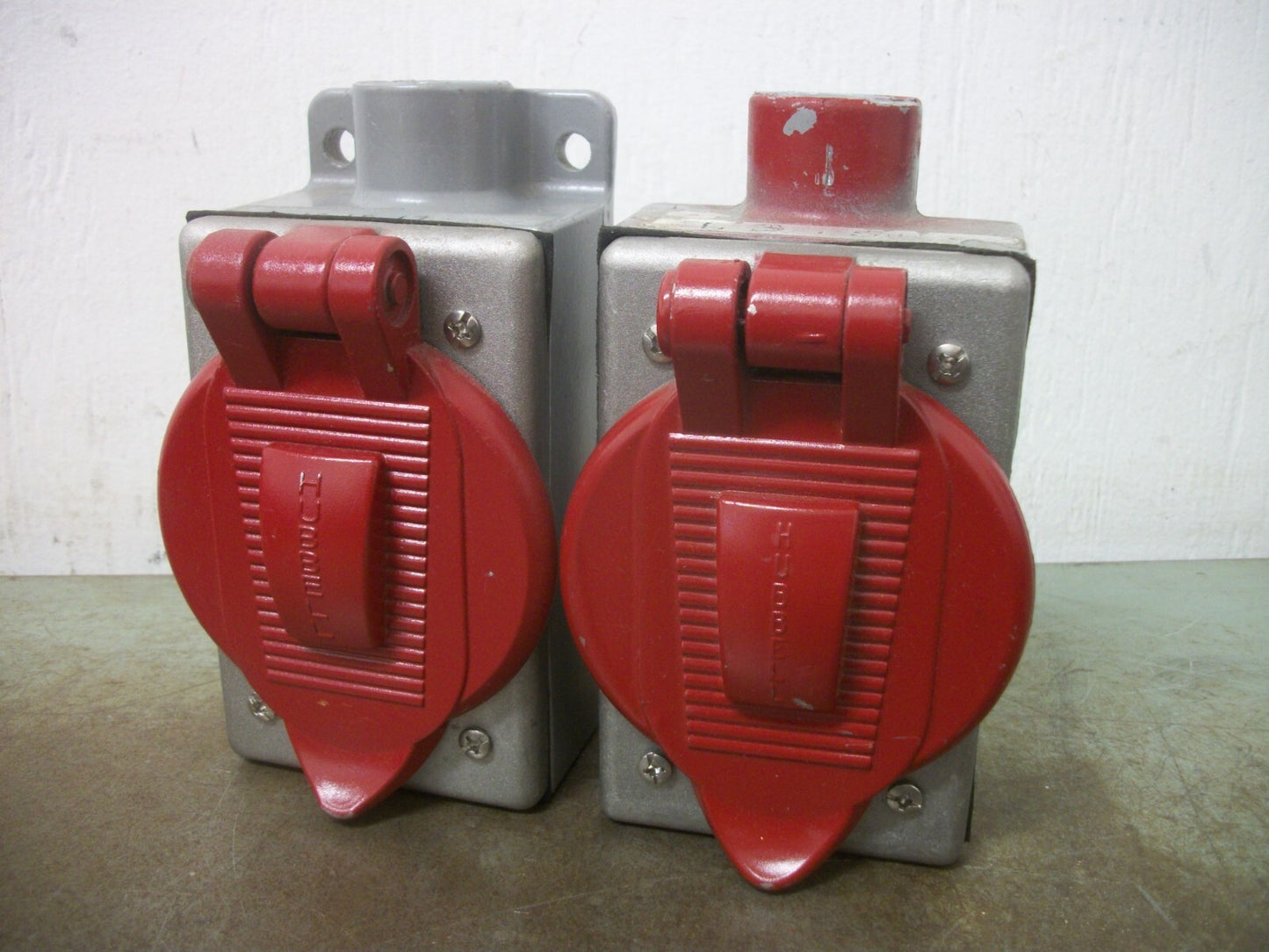 HUBBELL KILLARK LOT OF 2 WEATHERPROOF TWIST-LOCK RECEPTACLE ENCLOSURE FS-2 RED
