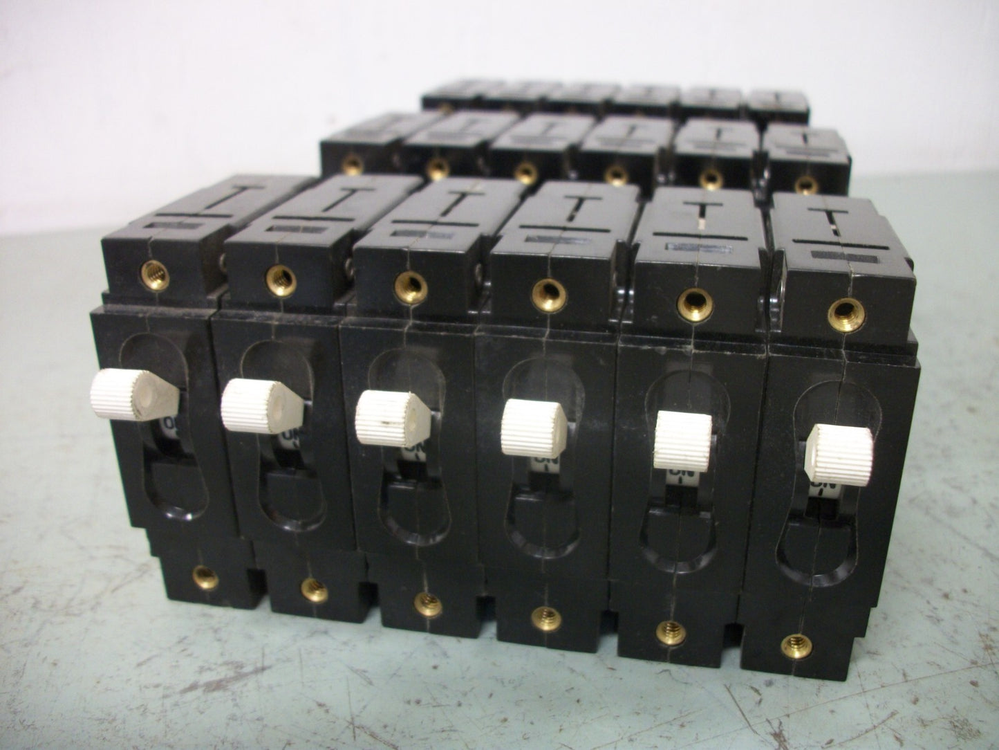 CARLINGSWITCH LOT OF 18 CIRCUIT BREAKERS CA1-X0-02-006-111-C 10AMP 277VOLT 1POLE