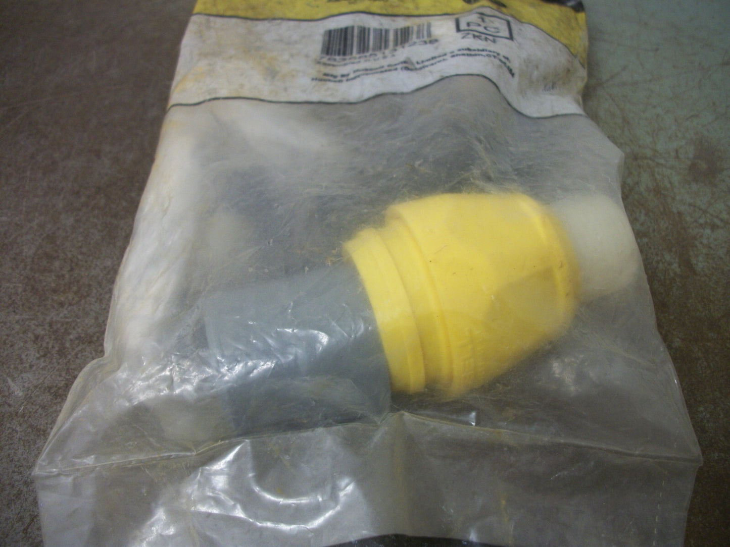 HUBBELL WATERTIGHT PLUG HBL24W34 15AMP 277VOLT 2P 3W NEW