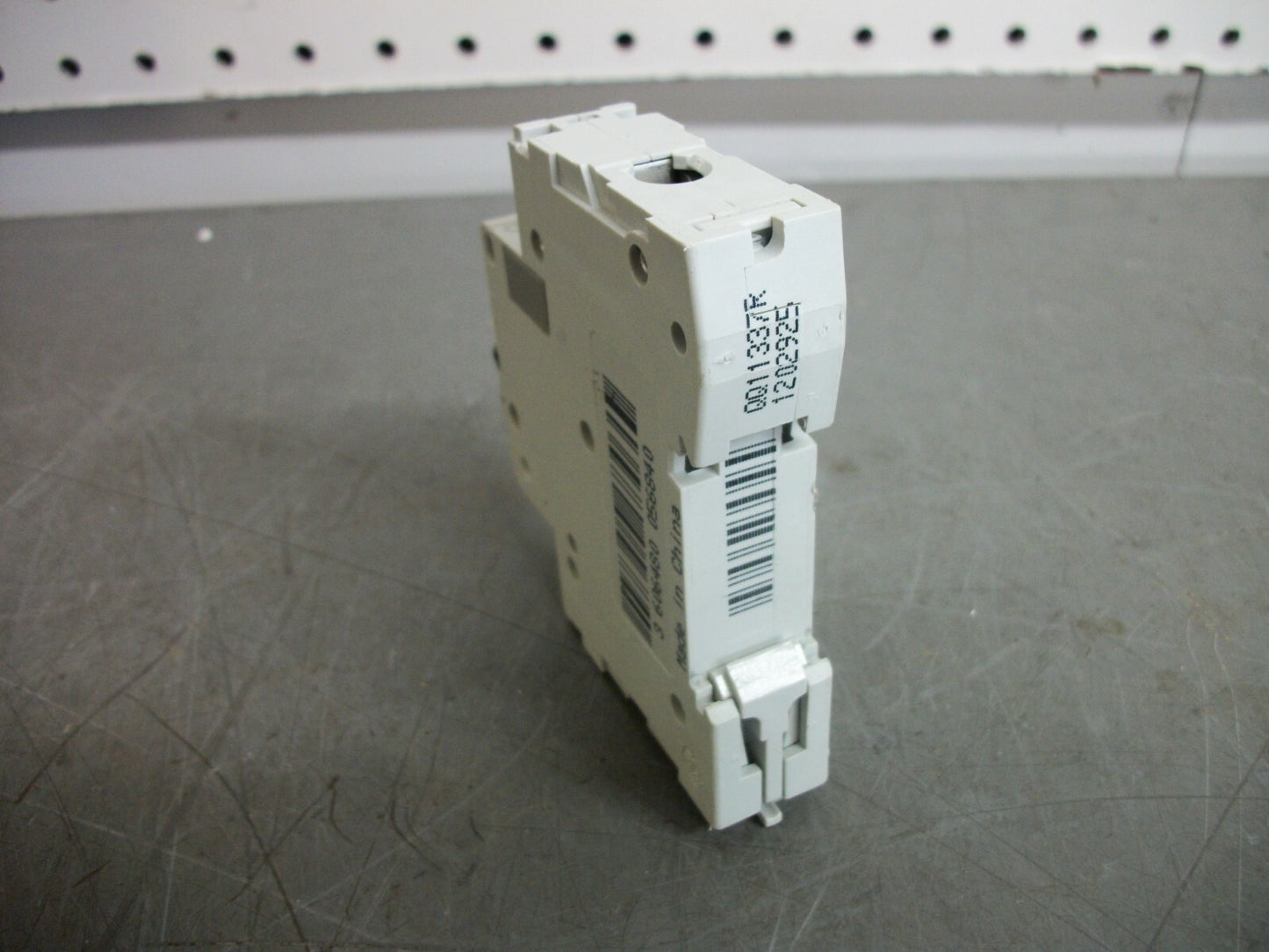 SQUARE D MERLIN GERIN MULTI 9 MINI CIRCUIT BREAKER MGN61512 20AMP 250VOLT 1POLE