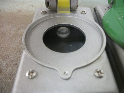 HUBBELL KILLARK LOT OF 2 WEATHERPROOF TWIST-LOCK RECEPTACLE ENCLOSURES FS-2 G/Y