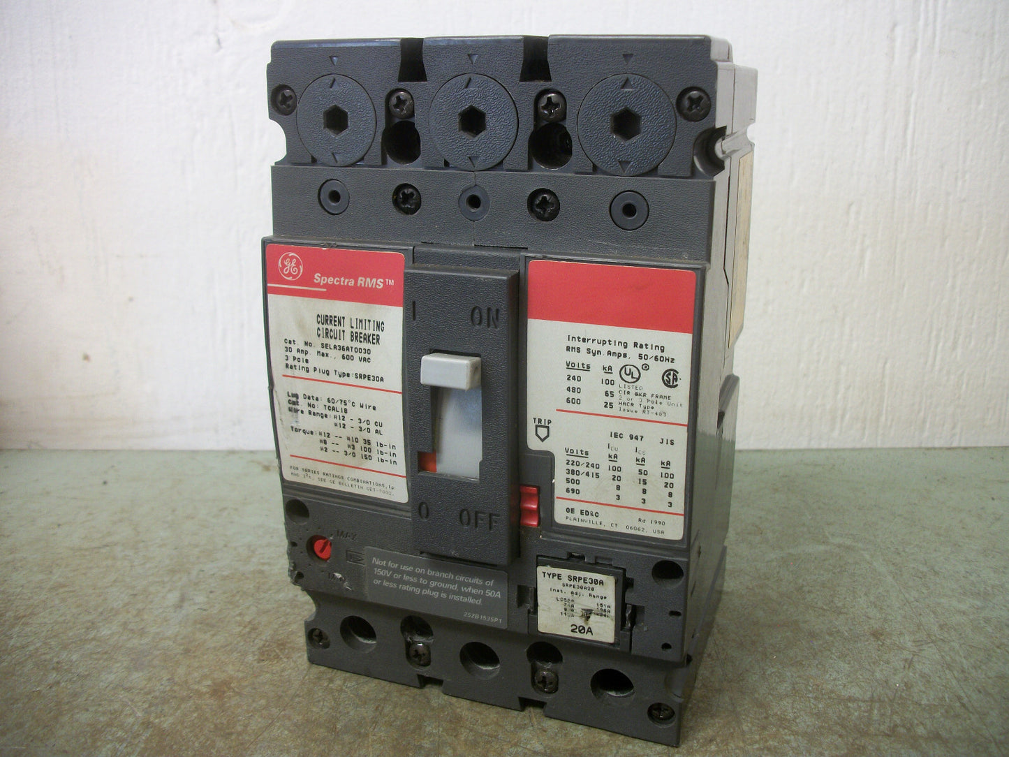 GE SPECTRA SELA CIRCUIT BREAKER SELA36AT0030 30AMP 600VOLT 3POLE W/20A TRIP