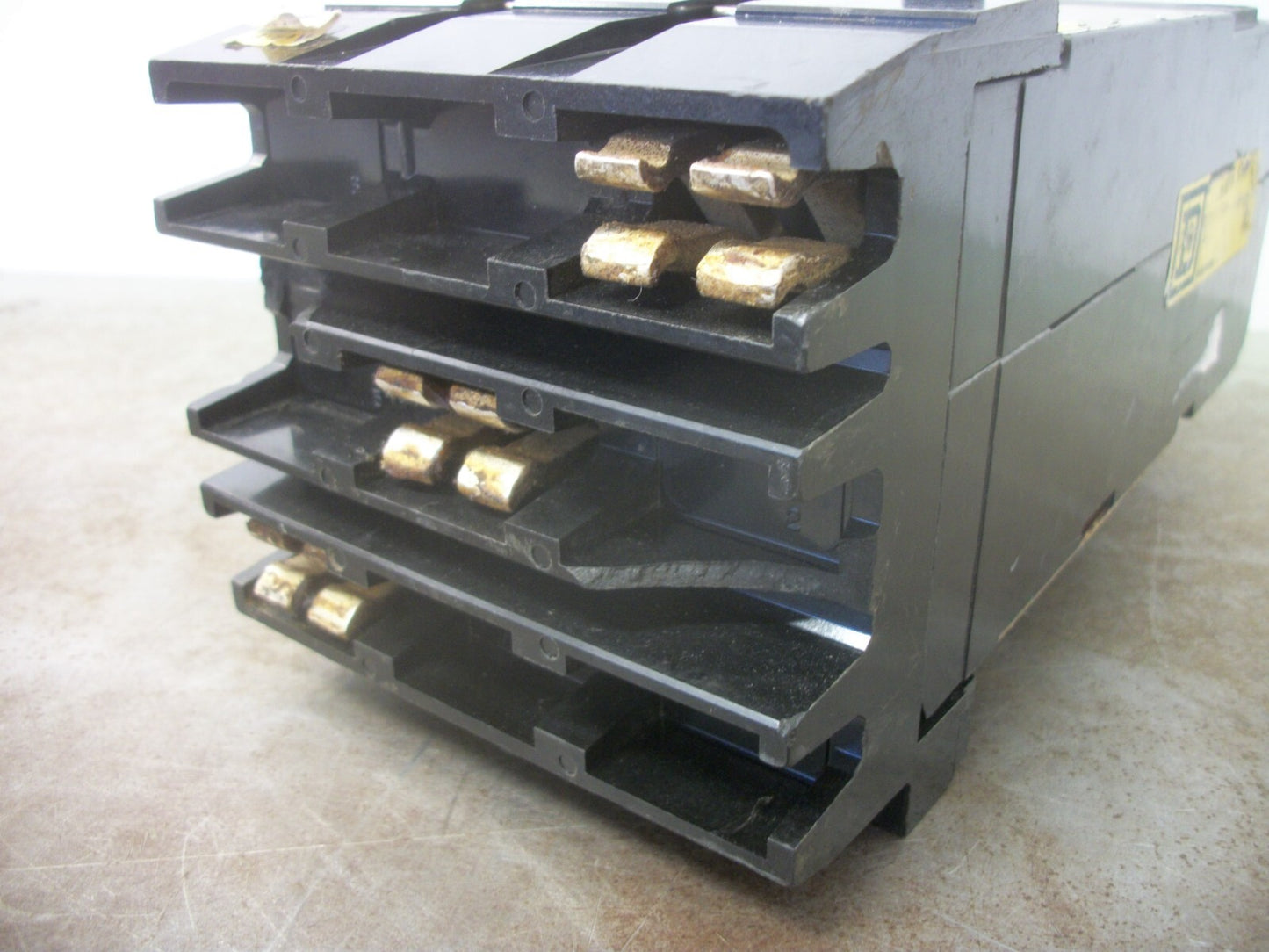 SQUARE D I-LINE KA CIRCUIT BREAKER KA36225 225AMP 600VOLT 3POLE GRAY CHIPPED