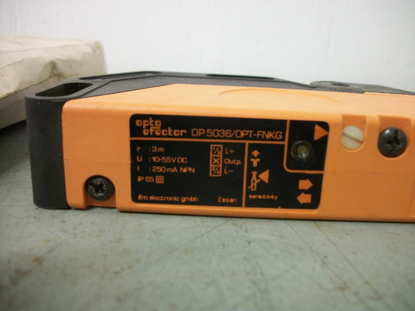 IFM EFECTOR OP5036 PHOTOELECTRIC DIFFUSE REFLECTION SENSOR OPT-FNKG/3M NIB