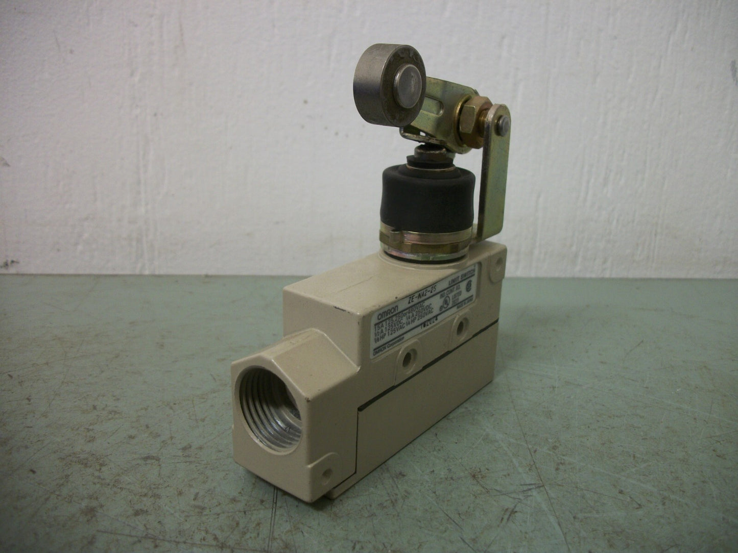 OMRON LIMIT SWITCH ZE-NA2-2S NOB