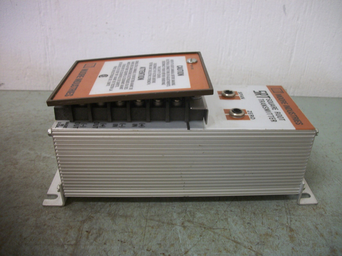 MOORE INDUSTRIES SRT SQUARE ROOT TRANSMITTER SRT/4-20MA/4-20MA/24DC NOB