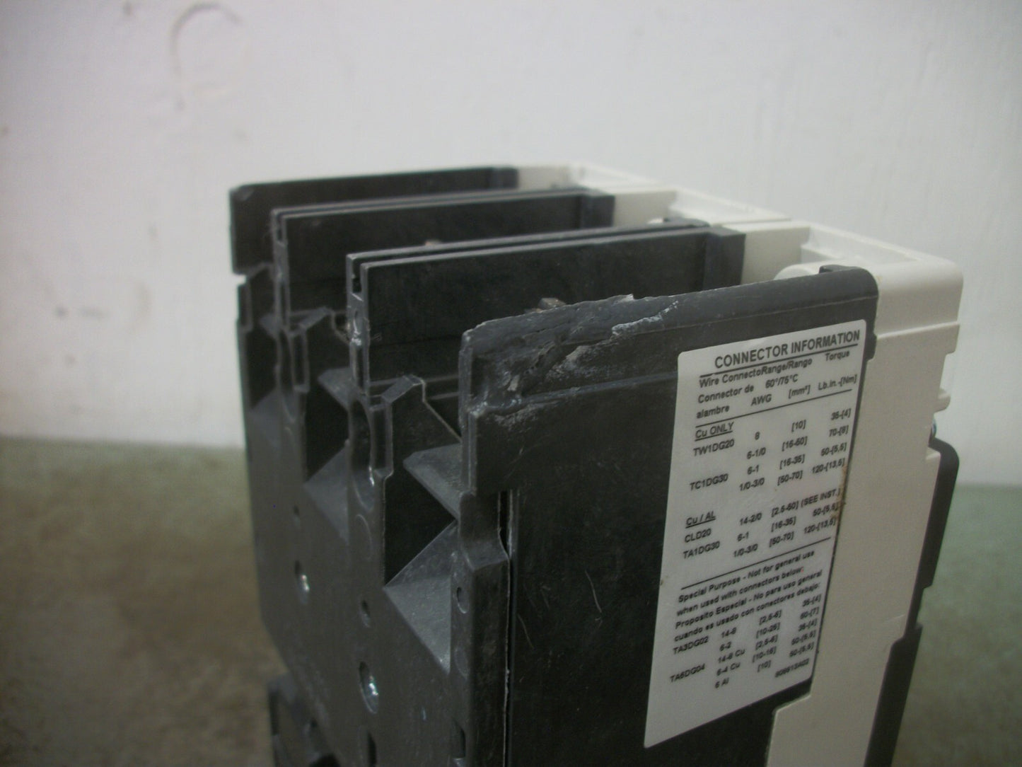 SIEMENS HDGA CIRCUIT BREAKER HDX3B100 100AMP 600VOLT 3POLE CHIPPED