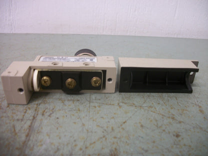 OMRON LIMIT SWITCH ZE-N-2S NOB