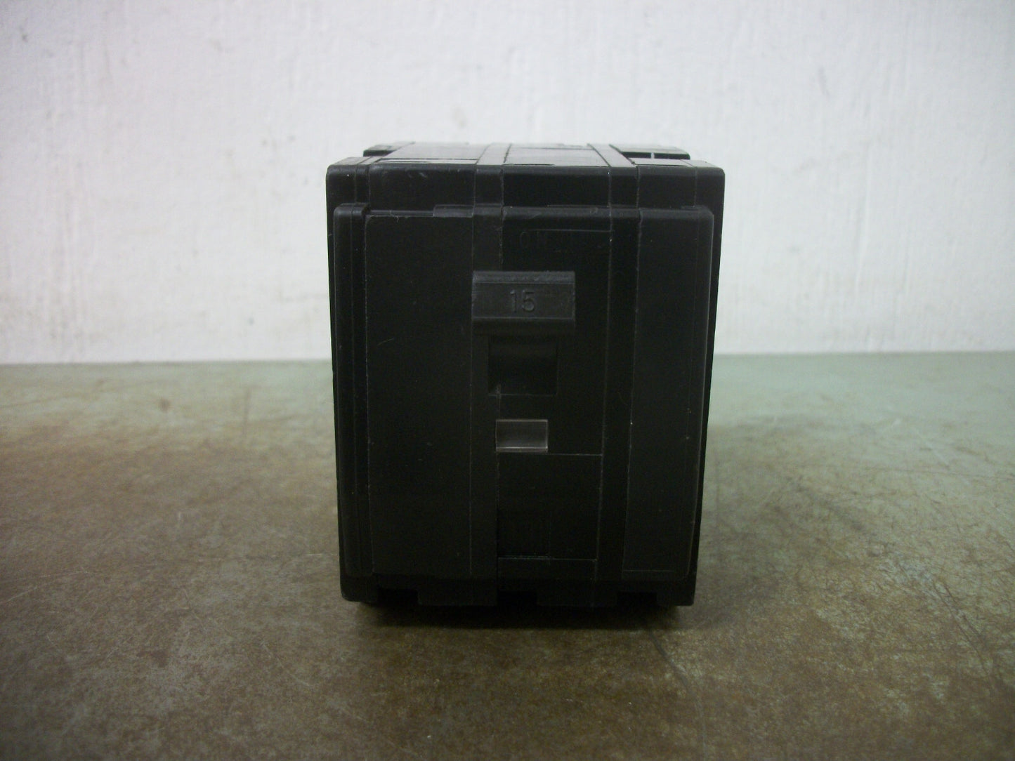 SQUARE D QO CIRCUIT BREAKER QO315 15AMP 240VOLT 3POLE OLD