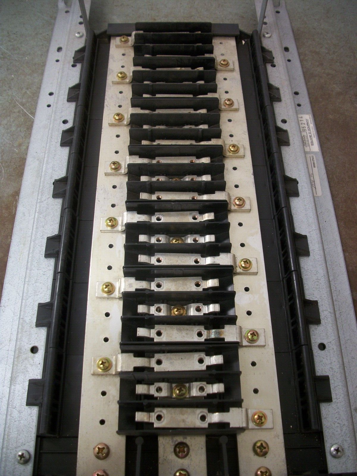 SQUARE D LOAD CENTER PANELBOARD INTERIOR ONLY FOR USE IN MH35 80030-279-01 3PH