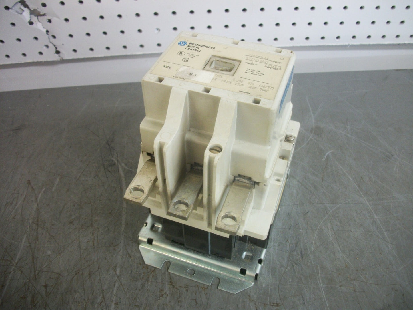 WESTINGHOUSE SIZE 3 CONTACTOR A200M3CAC 120VCOIL 3PH 600VOLT 50HP WHITE