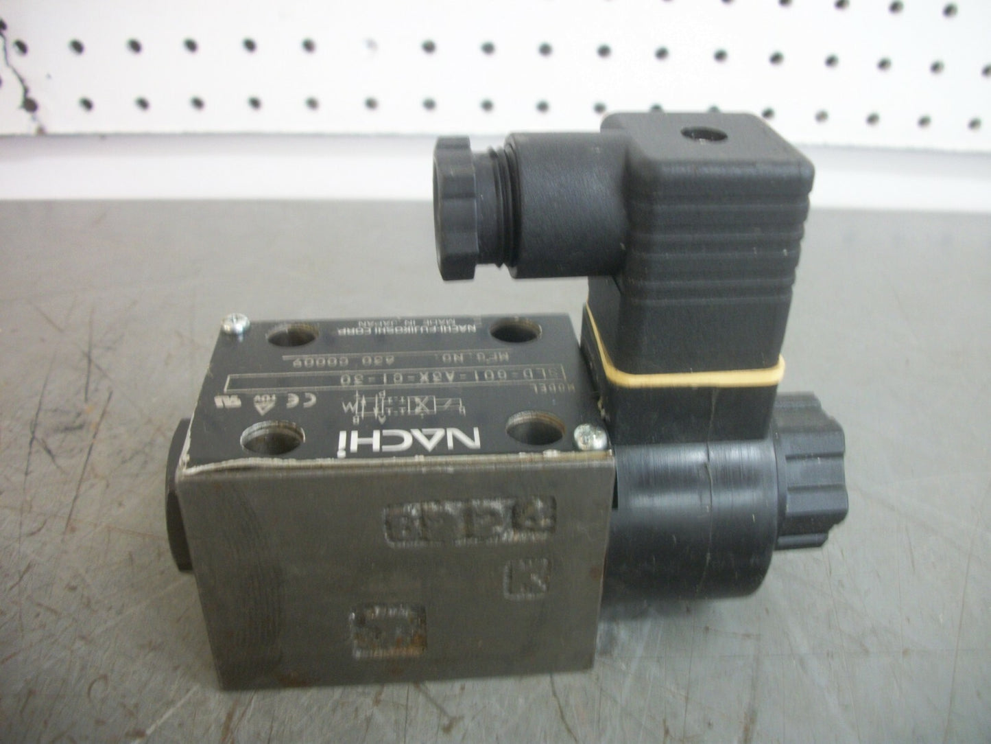 NACHI DIRECTIONAL CONTROL SOLENOID VALVE SLD-G01-A3X-C1-30