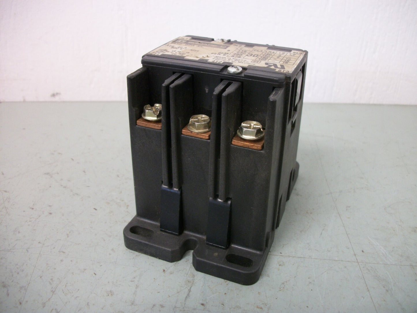 SQUARE D DEFINITE PURPOSE CONTACTOR 8910DPA33 30AMP 240VCOIL 600VOLT 15HP