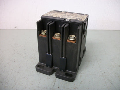 SQUARE D DEFINITE PURPOSE CONTACTOR 8910DPA33 30AMP 240VCOIL 600VOLT 15HP