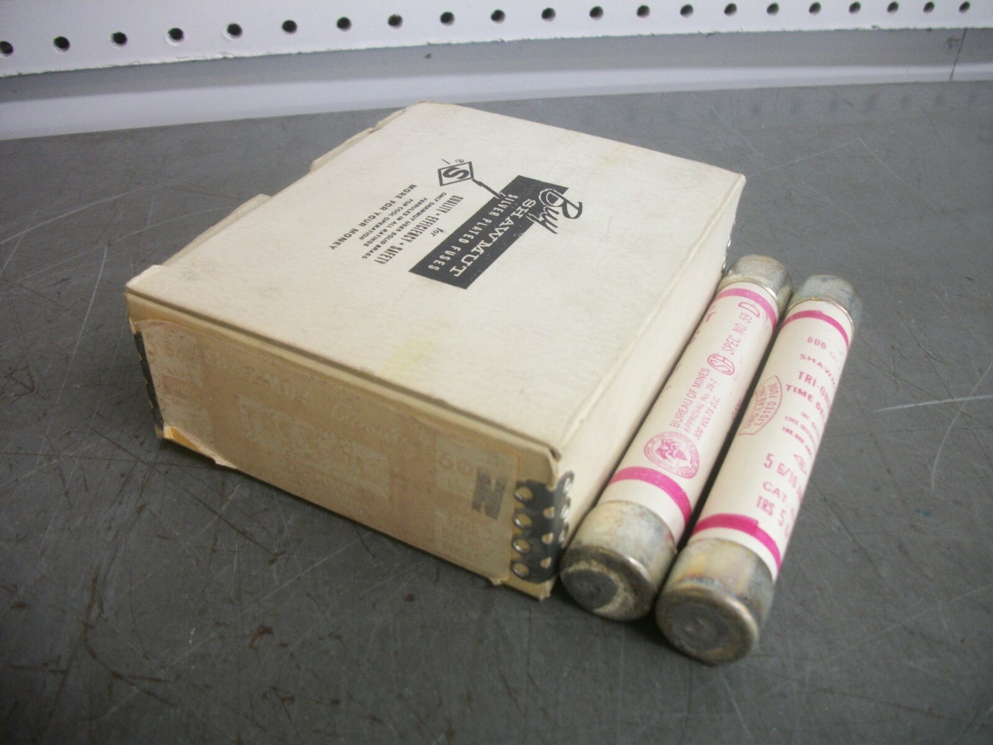 GOULD SHAWMUT BOX OF 2 TRI-ONIC FUSES TRS5-6/10 5-6/10AMP 600VOLT NIB