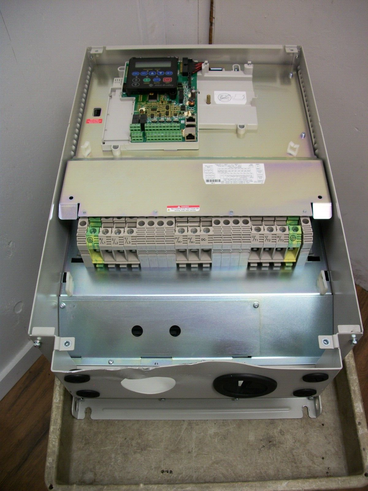 ALLEN-BRADLEY POWERFLEX 400 50HP AC DRIVE 22C-D072A103 3PH 460VOLT DENTED