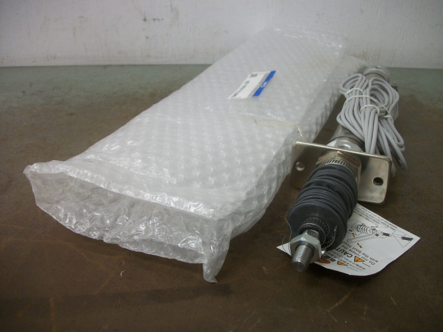 SMC PNEUMATIC CM2/CM3 ROUND BODY CYLINDER CDM2FZ32-200AK-C80L NEW