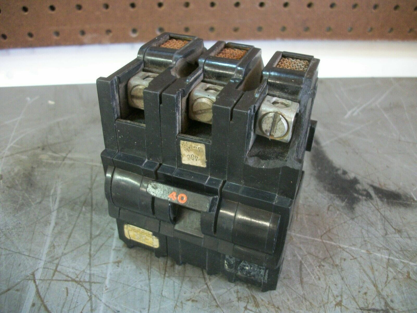 FEDERAL PACIFIC NA CIRCUIT BREAKER NA340 40AMP 240VOLT 3POLE CHIPPED