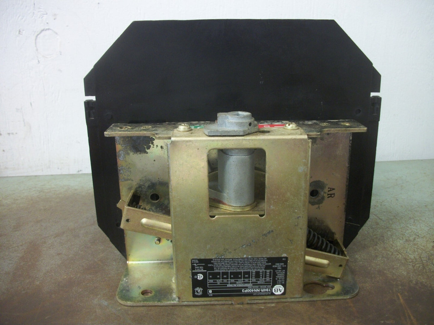 ALLEN-BRADLEY NON-FUSIBLE DISCONNECT SWITCH 194R-NN400P3 400AMP 600VOLT 3POL NOB