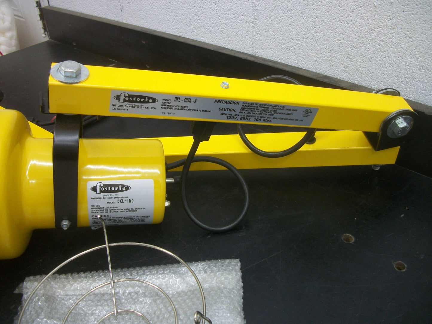 FOSTORIA DOCK INCANDESCENT WORK LIGHT DKL-40VA-A 120VOLT NOB