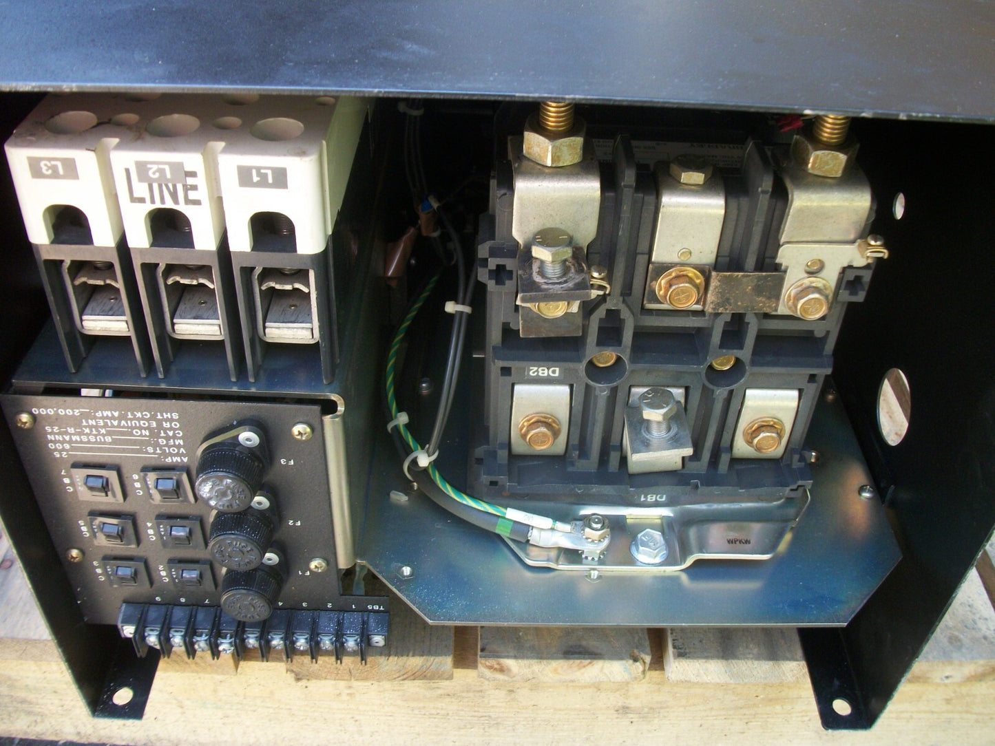 ALLEN-BRADLEY DC DRIVE 1387-B-FOG260-F16-A4-B IN 380VAC 214A OUT 400VDC 260A